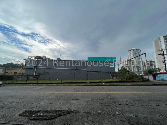 Commercial Lot - Lote Comercial en Av Ricardo J Alfaro